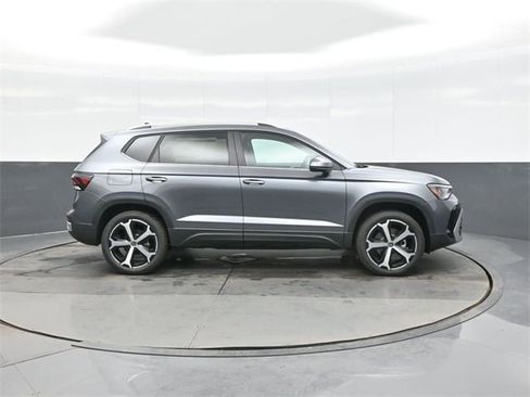 New 2026 Volkswagen Taos SEL image 8