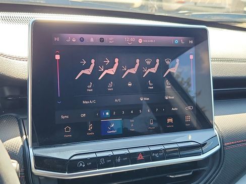 Used 2025 Jeep Compass Trailhawk w/ Trailhawk Elite Group image 32