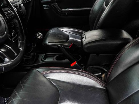 Used 2018 Jeep Wrangler Rubicon AWD/4WD image 19