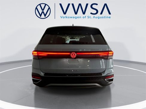 New 2026 Volkswagen Taos SE image 6