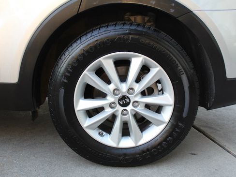 Used 2020 Kia Sorento LX FWD image 36