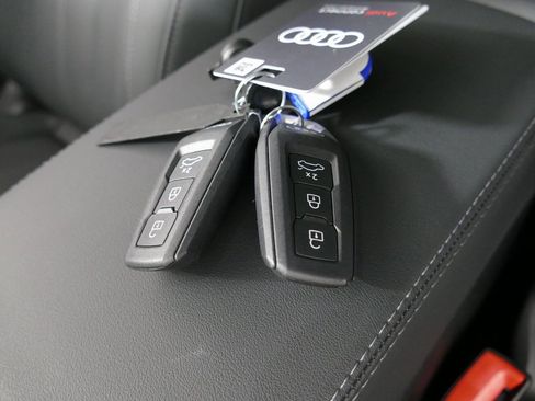 Certified 2025 Audi Q5 2.0T Premium Plus w/ Premium Plus image 13