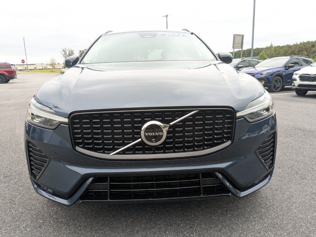 Used 2024 Volvo XC60 B5 Plus w/ Protection Package Premier AWD/4WD image 9