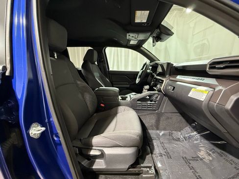Certified 2025 Toyota Tacoma SR5 AWD/4WD image 19
