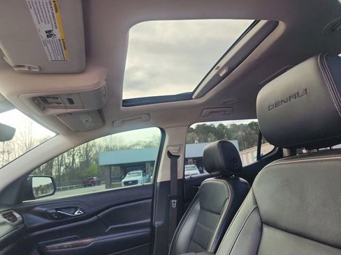 Used 2022 GMC Acadia Denali w/ Black Diamond Edition image 12