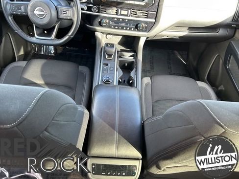 Used 2024 Nissan Pathfinder SV AWD/4WD image 14