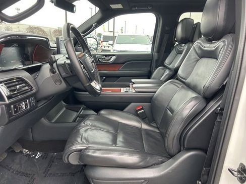 Used 2023 Lincoln Navigator Reserve image 15
