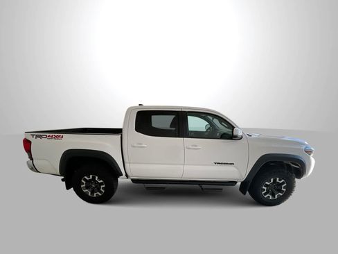Used 2019 Toyota Tacoma TRD Off-Road AWD/4WD image 9