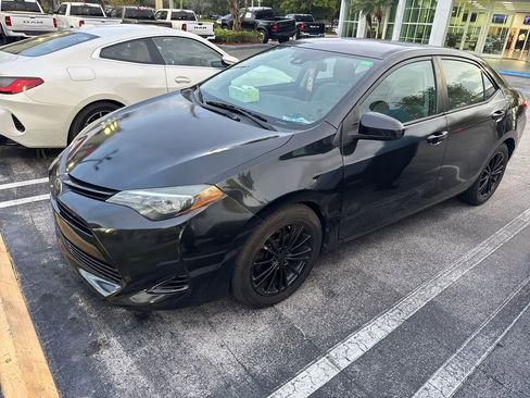 Used 2019 Toyota Corolla LE FWD image 1