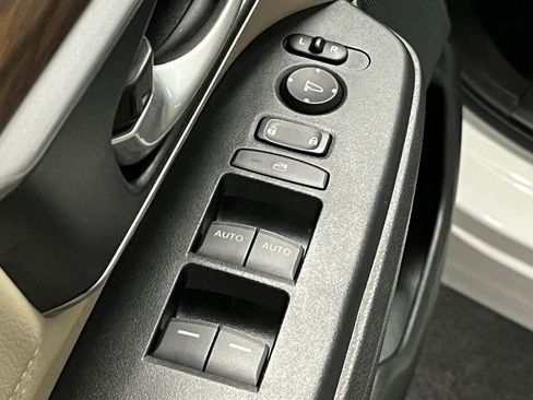 Used 2018 Honda CR-V Touring image 15