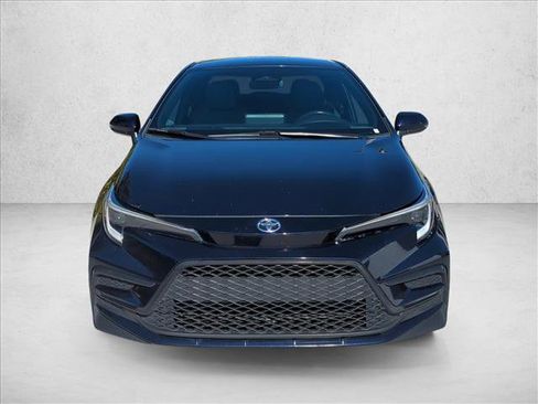 Used 2023 Toyota Corolla SE image 3