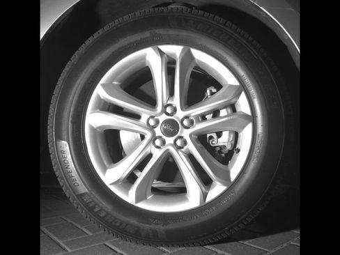 Used 2019 Ford Edge SEL w/ Equipment Group 201A AWD/4WD image 9