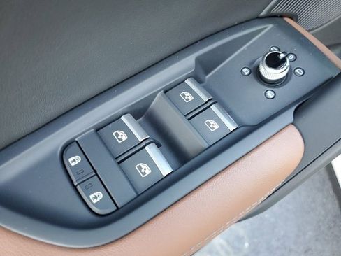 Used 2021 Audi Q5 Prestige w/ Prestige Package image 15