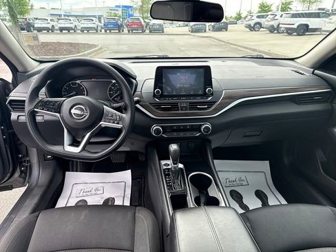 Used 2024 Nissan Altima 2.5 SV FWD image 29