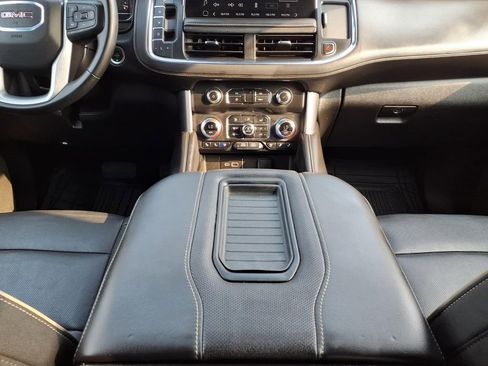 Used 2024 GMC Yukon SLT RWD image 11