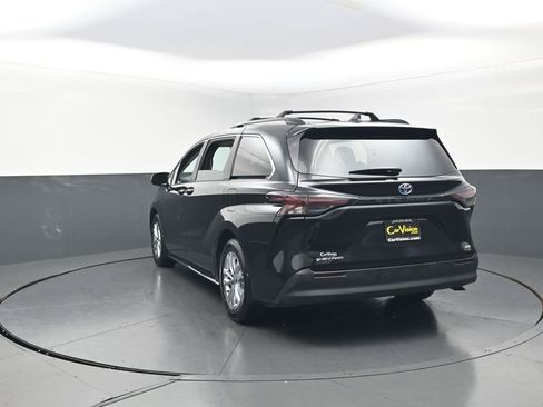 Used 2025 Toyota Sienna XLE w/ XLE Plus Package AWD/4WD image 8