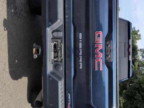 Used 2022 GMC Sierra 2500 AT4 w/ AT4 Premium Plus Package AWD/4WD image 6