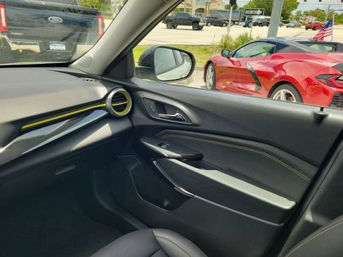 Used 2024 Chevrolet Trax ACTIV w/ Sunroof Package FWD image 12