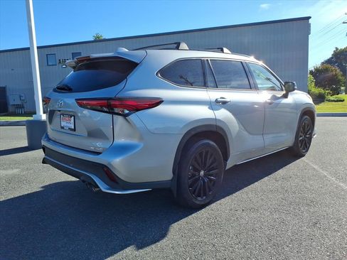 Used 2023 Toyota Highlander XSE AWD/4WD image 4