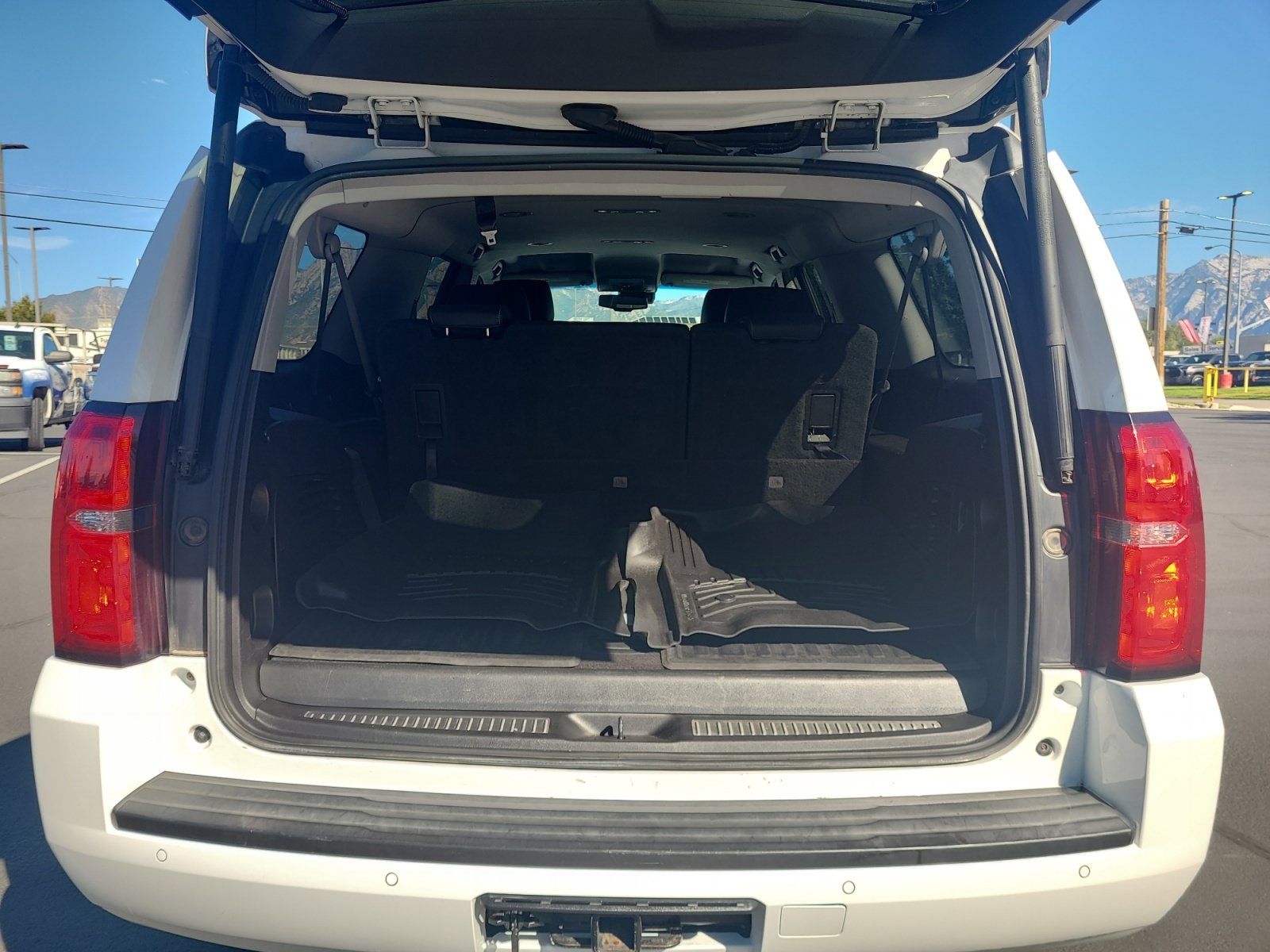 Used 2017 Chevrolet Suburban LT RWD image 33