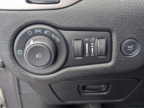 Used 2021 Jeep Cherokee Limited AWD/4WD image 22