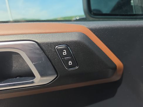 Used 2023 Ford Bronco Outer Banks AWD/4WD image 19