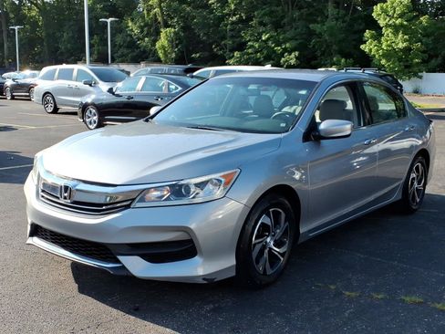 Used 2017 Honda Accord LX image 3