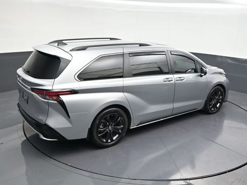 Used 2024 Toyota Sienna XSE w/ XSE Plus Package FWD image 22