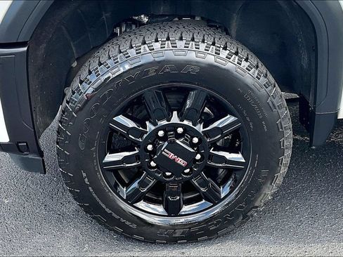 Used 2026 GMC Sierra 2500 AT4 w/ AT4 Premium Plus Package AWD/4WD image 32