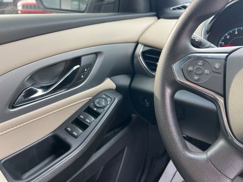 Used 2022 Chevrolet Traverse LS image 19