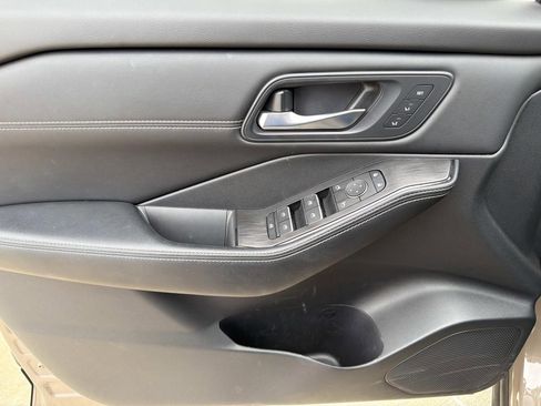 Certified 2025 Nissan Rogue SL w/ SL Premium Package image 23