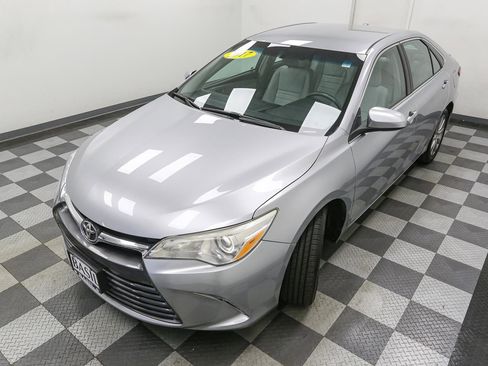Used 2017 Toyota Camry XLE FWD image 6