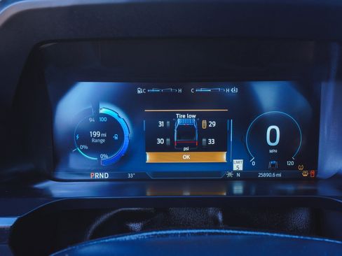 Used 2022 Ford F150 Lightning Lariat image 17