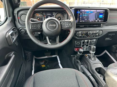 Used 2024 Jeep Wrangler Unlimited Rubicon w/ XTREMEE 35" Tire Package image 12