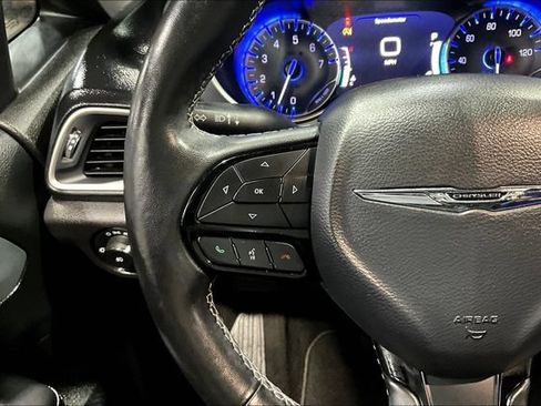 Used 2020 Chrysler Pacifica Touring-L Plus w/ S Appearance Package FWD image 10