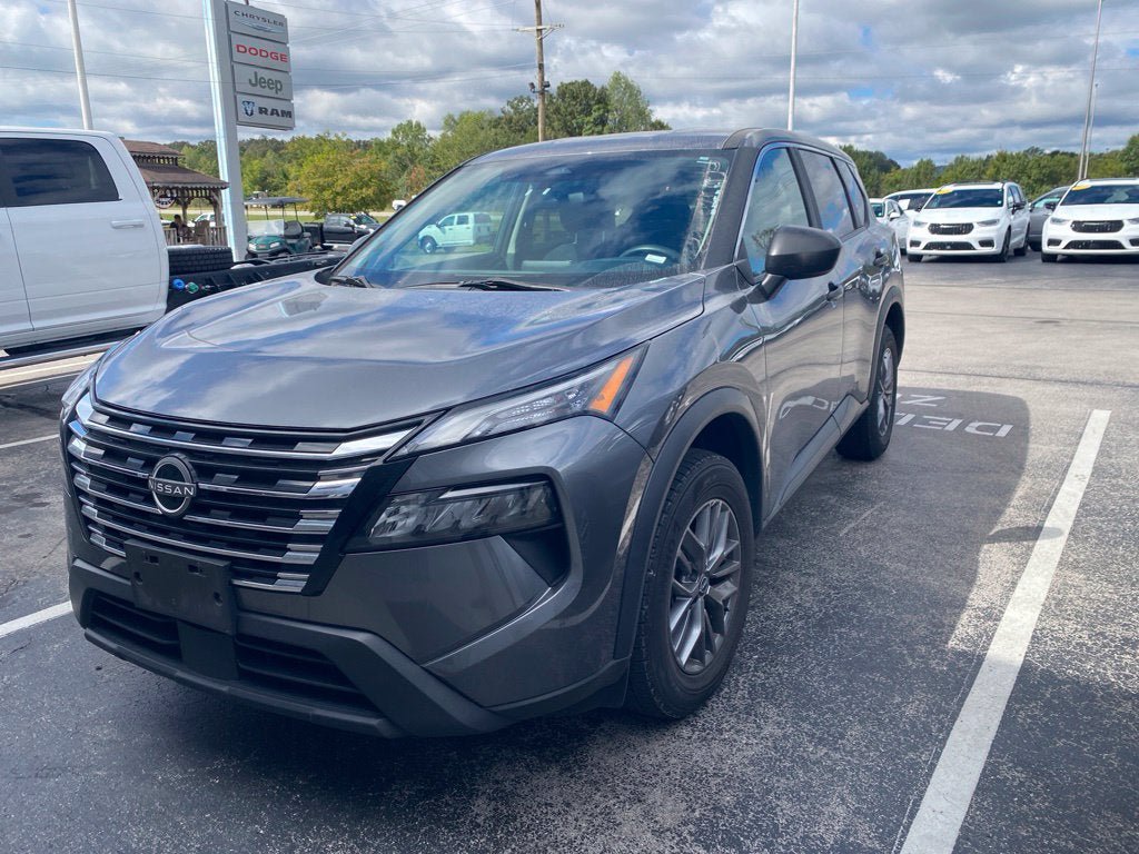 Used 2024 Nissan Rogue S AWD/4WD image 6