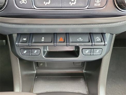 Used 2018 Chevrolet Colorado Z71 image 28