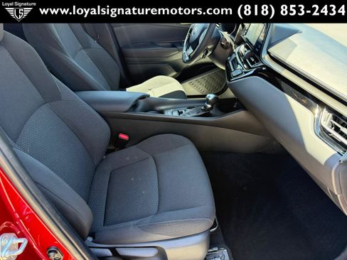Used 2018 Toyota C-HR XLE FWD image 28