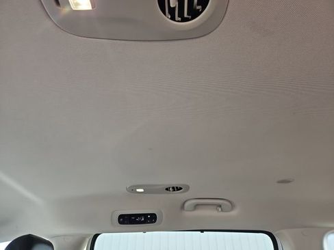 Used 2023 Chrysler Pacifica Touring-L image 36