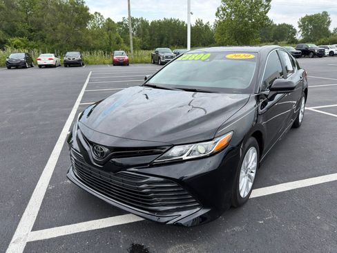 Used 2020 Toyota Camry LE AWD/4WD image 2