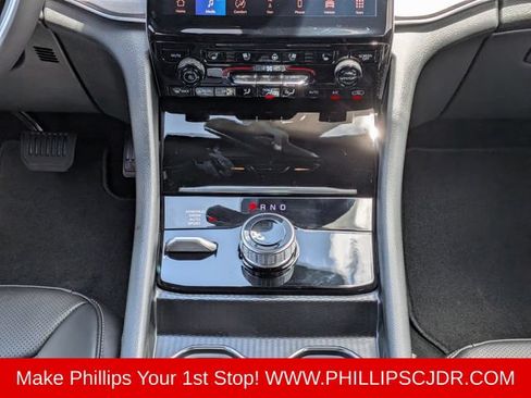 Used 2025 Jeep Grand Cherokee L Limited w/ Luxury Tech Group II AWD/4WD image 18
