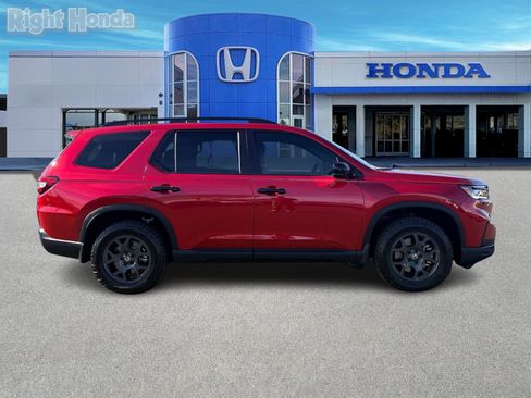 Used 2025 Honda Pilot TrailSport image 7