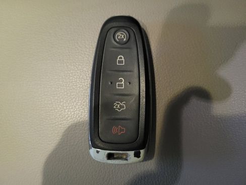 Used 2017 Ford Escape Titanium FWD image 32