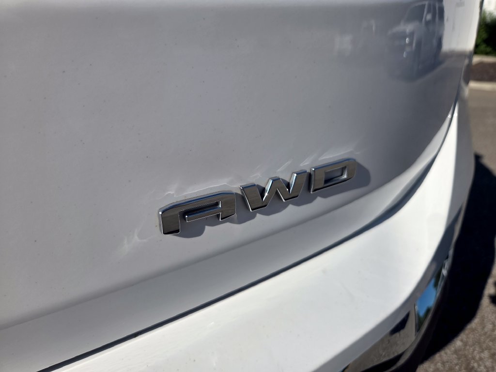 Used 2024 GMC Terrain SLT AWD/4WD image 19