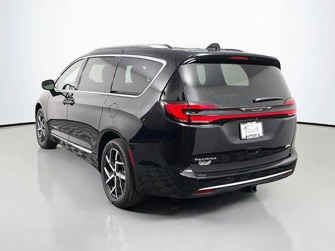 New 2027 Chrysler Pacifica Pinnacle w/ Theater Group AWD/4WD image 5