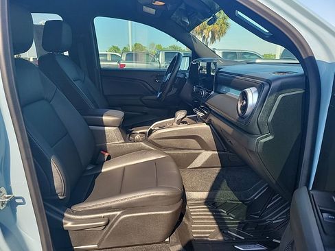 Used 2025 Chevrolet Colorado LT w/ LT Convenience Package image 16