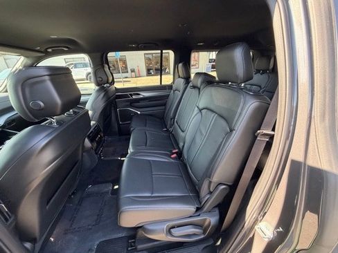 New 2025 Jeep Wagoneer 4WD w/ HD Trailer Tow Package image 22