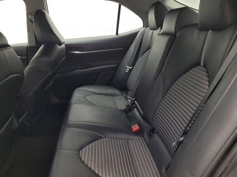 Used 2020 Toyota Camry SE image 18