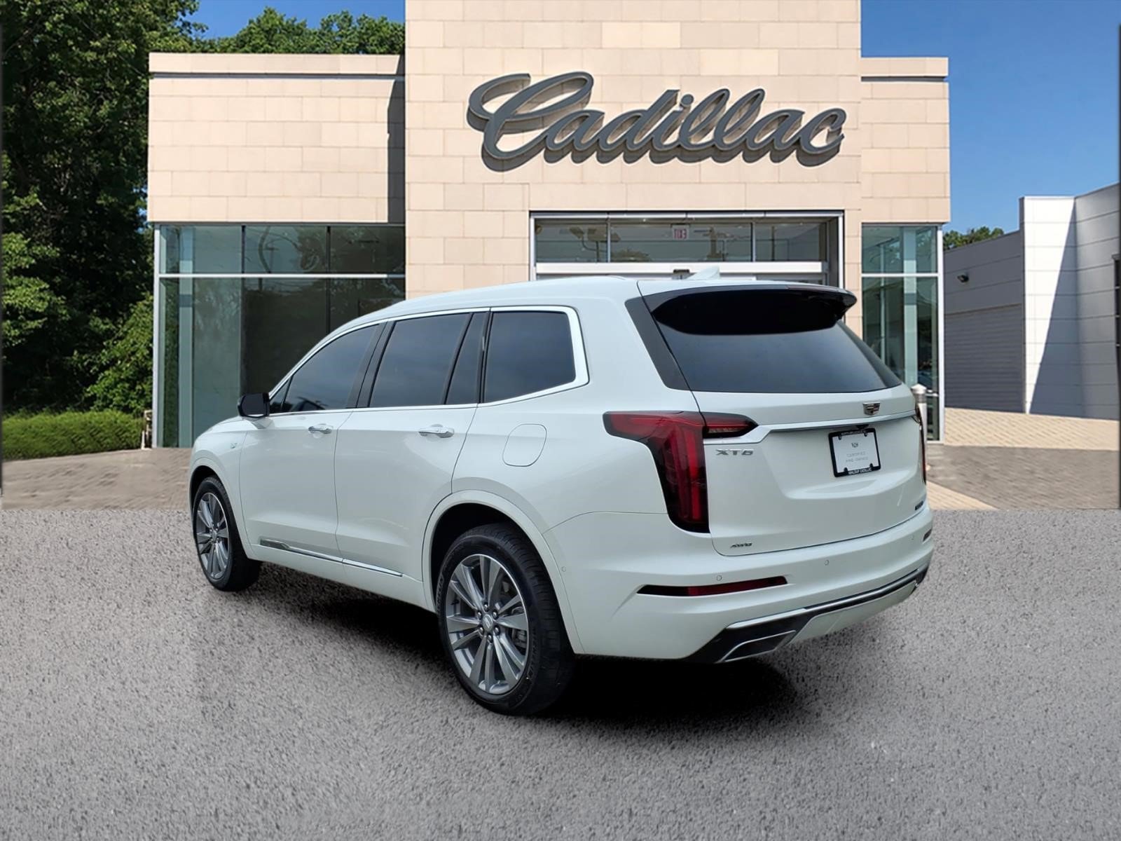 Certified 2024 Cadillac XT6 Premium Luxury w/ Technology Package AWD/4WD image 3