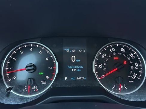 Used 2021 Toyota RAV4 XLE Premium image 12